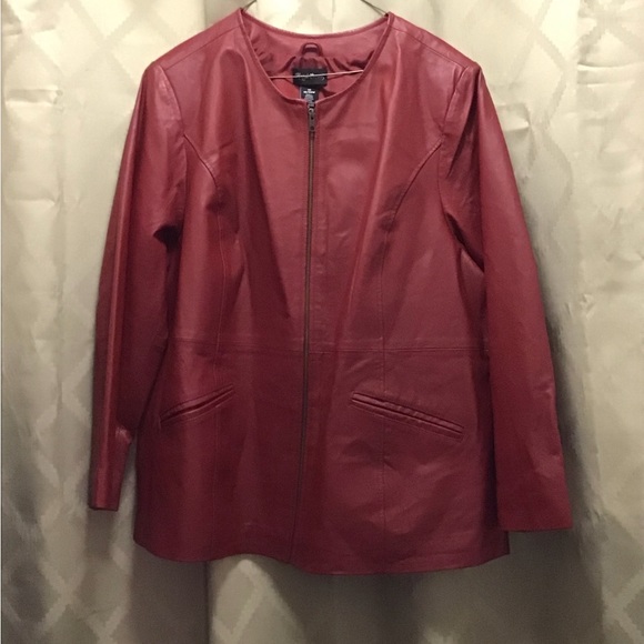 Maggie Barnes Women’s Leather Jacket - Picture 8 of 12